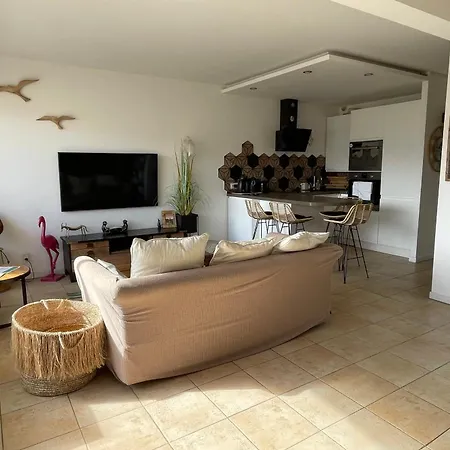펜션 Le Port Camargue - 2 Bedrooms Air Conditioning Terrace And Swimming Pool!