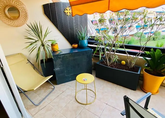 Дом отдыха Le Port Camargue - 2 Bedrooms Air Conditioning Terrace And Swimming Pool!