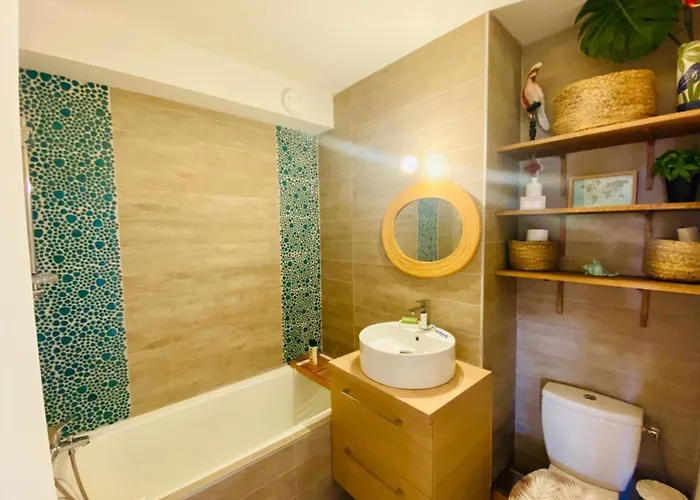 Дом отдыха Le Port Camargue - 2 Bedrooms Air Conditioning Terrace And Swimming Pool! Ле-Гро-дю-Руа
