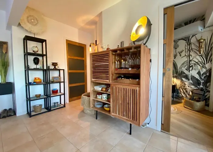 Дом отдыха Le Port Camargue - 2 Bedrooms Air Conditioning Terrace And Swimming Pool!