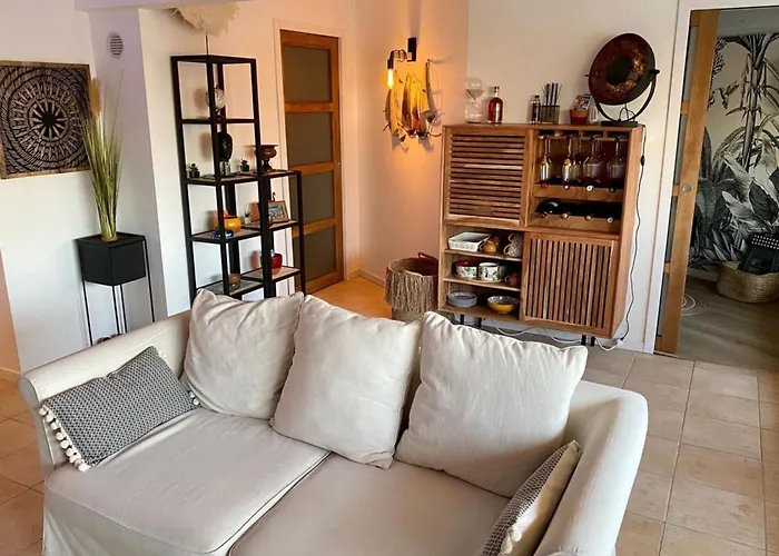 Дом отдыха Le Port Camargue - 2 Bedrooms Air Conditioning Terrace And Swimming Pool! Ле-Гро-дю-Руа