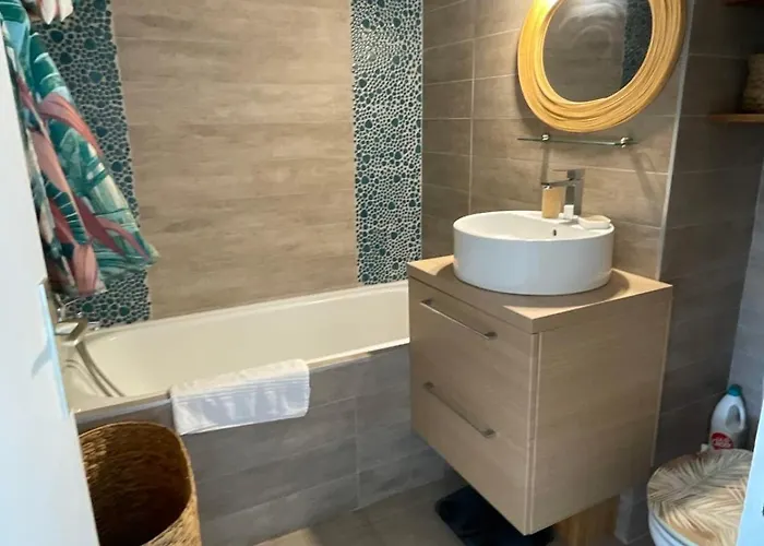 Le Port Camargue - 2 Bedrooms Air Conditioning Terrace And Swimming Pool! Дом отдыха Ле-Гро-дю-Руа