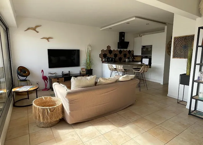 Дом отдыха Le Port Camargue - 2 Bedrooms Air Conditioning Terrace And Swimming Pool!